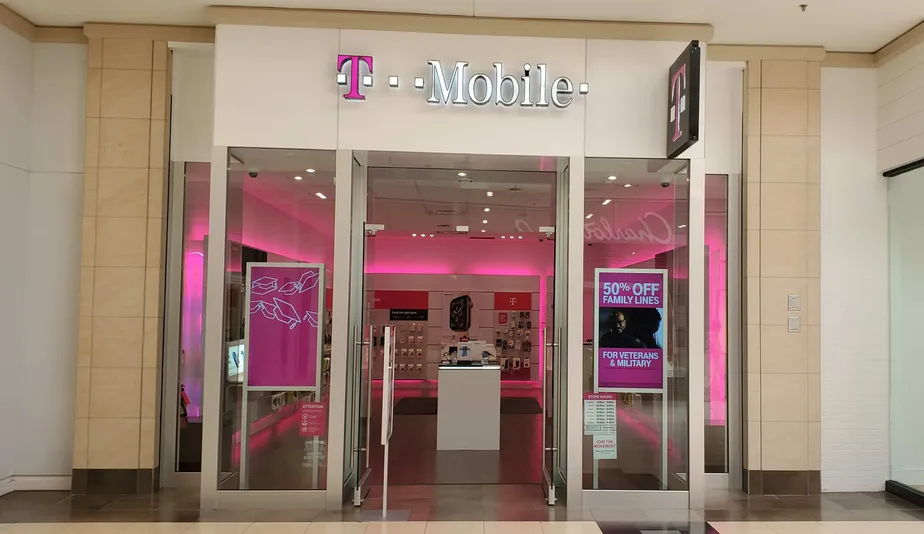 Exterior photo of T-Mobile store at Park City Center 4, Lancaster, PA