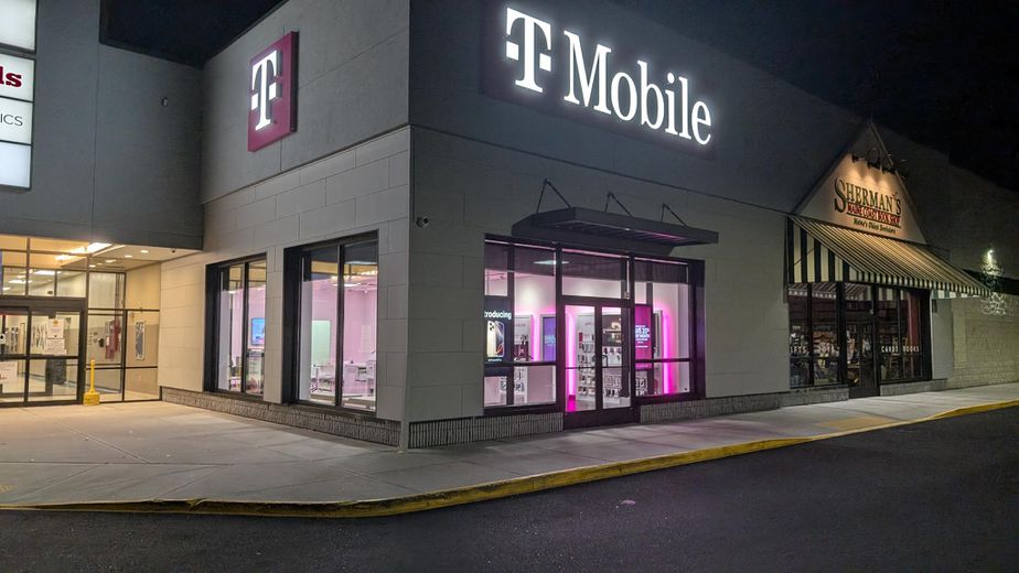 Exterior photo of T-Mobile Store at Windham, ME, Windham, ME