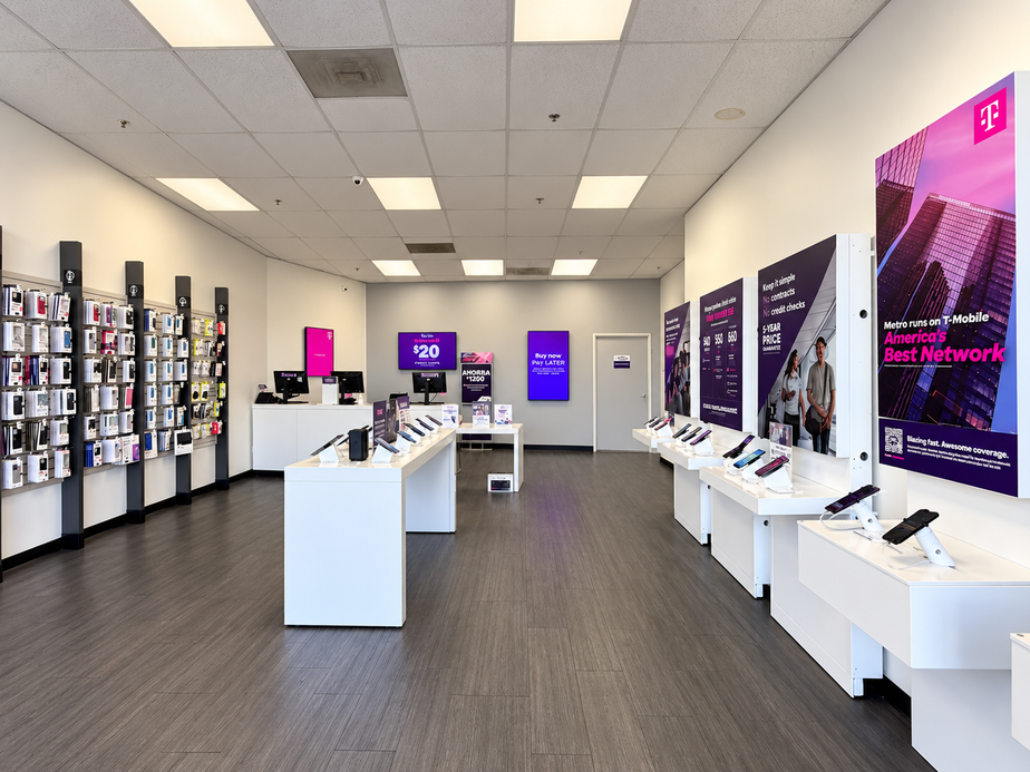 Metro by T-Mobile 257 North La Brea Avenue - 257 North La Brea Avenue 
