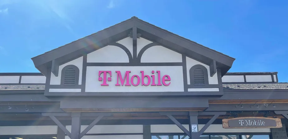 Exterior photo of T-Mobile Store at Big Bear Blvd & Lakeview Center, Big Bear City, CA