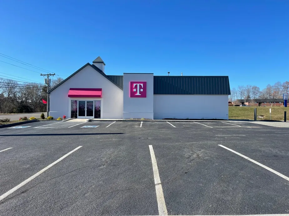  Exterior photo of T-Mobile Store at S Broad St & Cumberland Gallery Rd, New Tazewell, TN 