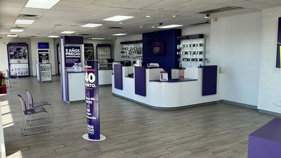 Metro by T-Mobile 2246 Jacksboro Highway - 2246 Jacksboro Highway 