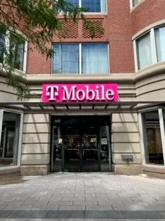 Foto del exterior de la tienda T-Mobile en Boylston & Gloucester, Boston, MA