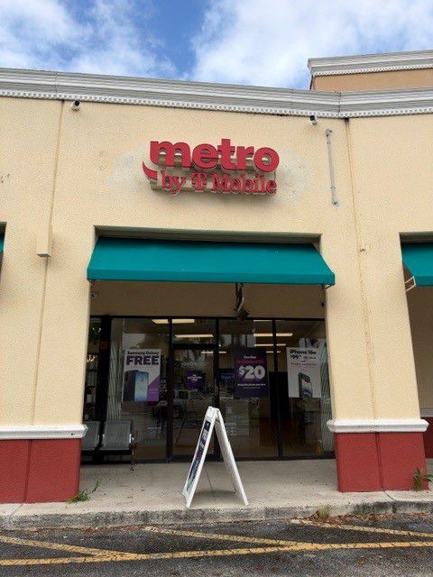 Metro by T-Mobile 5823 Lake Worth Rd - 5823 Lake Worth Rd 