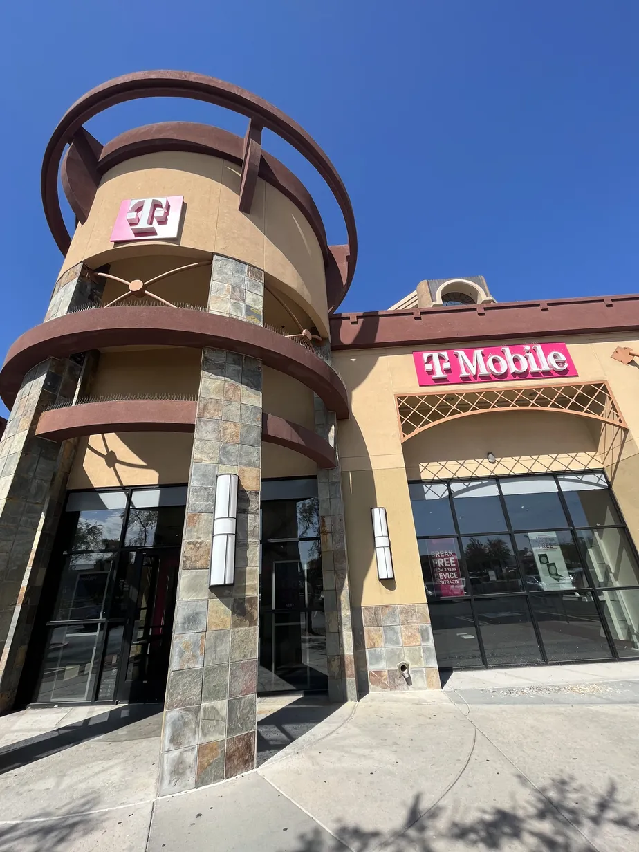 Exterior photo of T-Mobile Store at Thomas & 44th, Phoenix, AZ