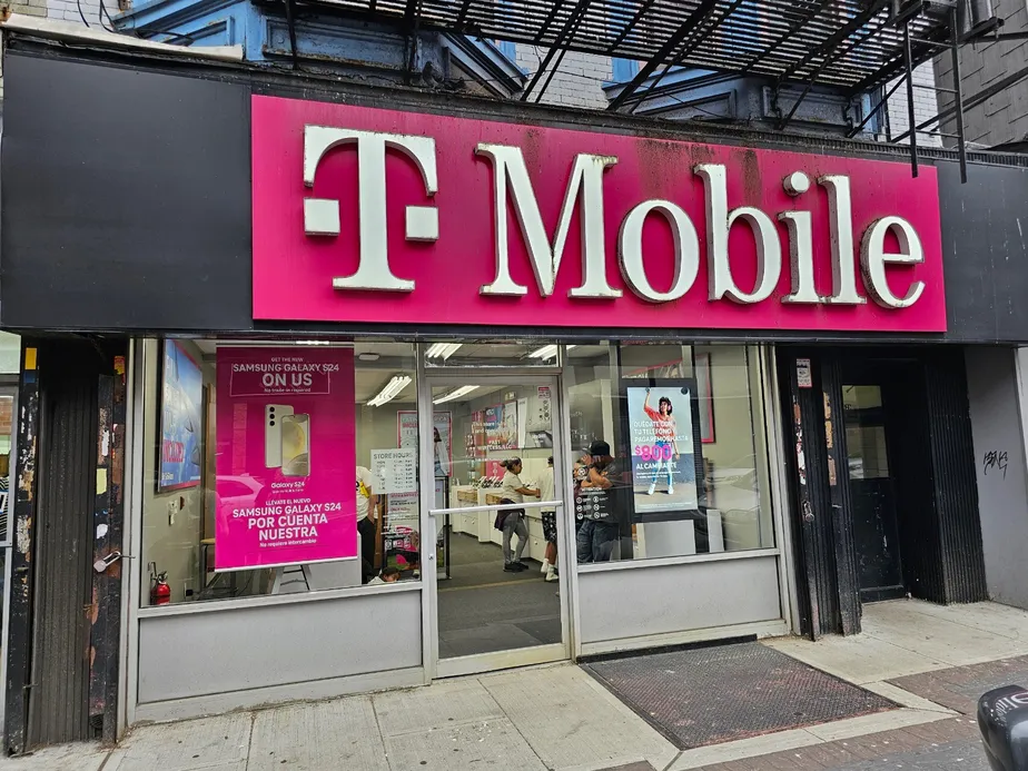  Exterior photo of T-Mobile Store at Bergenline Ave & Golden Ln, Union City, NJ 