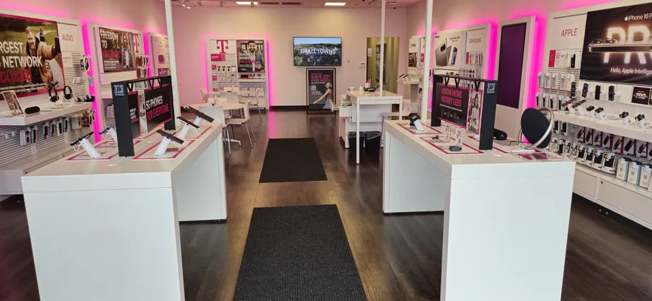  Interior photo of T-Mobile Store at Kimberly West, Davenport, IA 