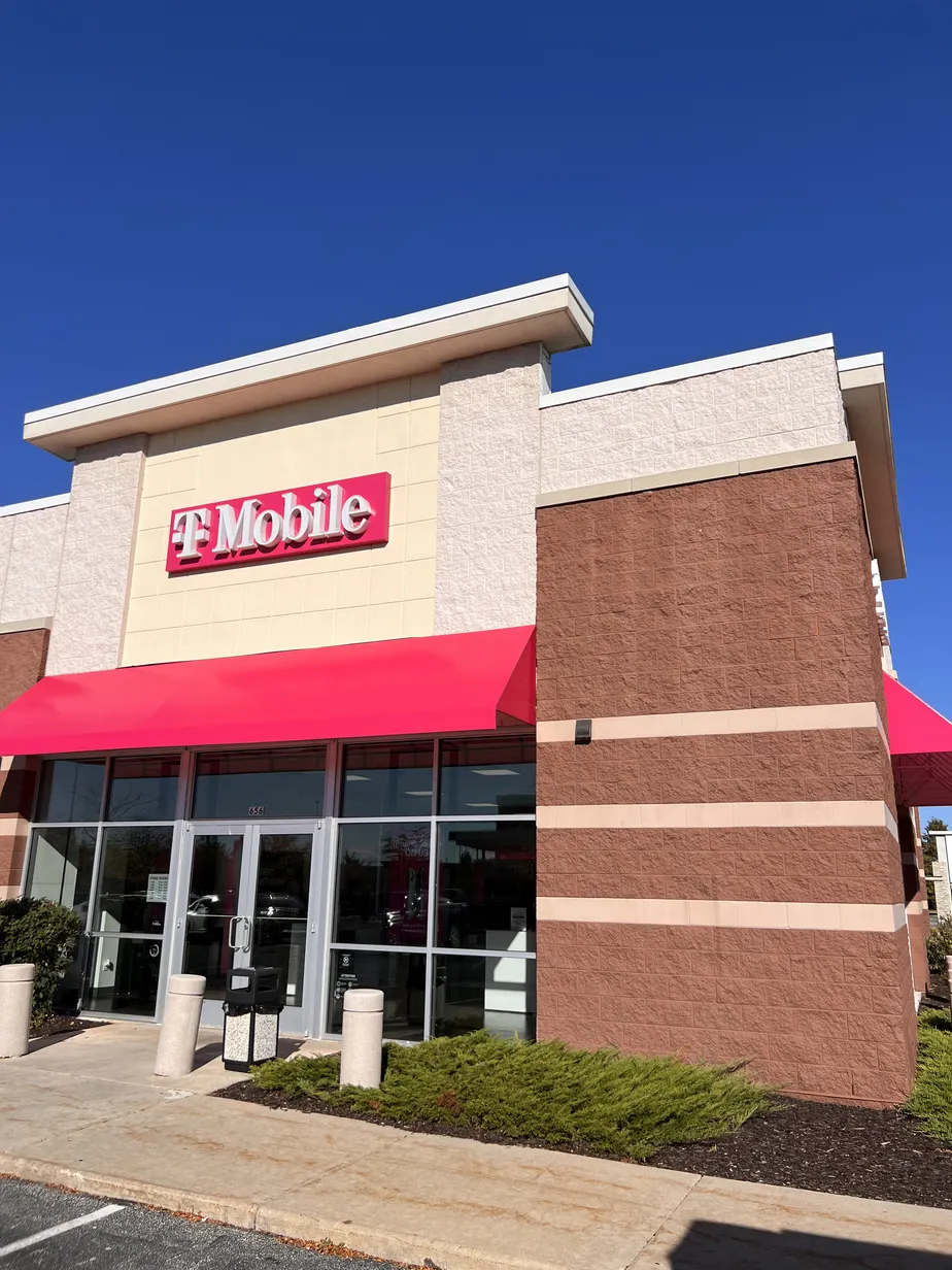  Exterior photo of T-Mobile Store at Edwards & Main, Lake Geneva, WI 