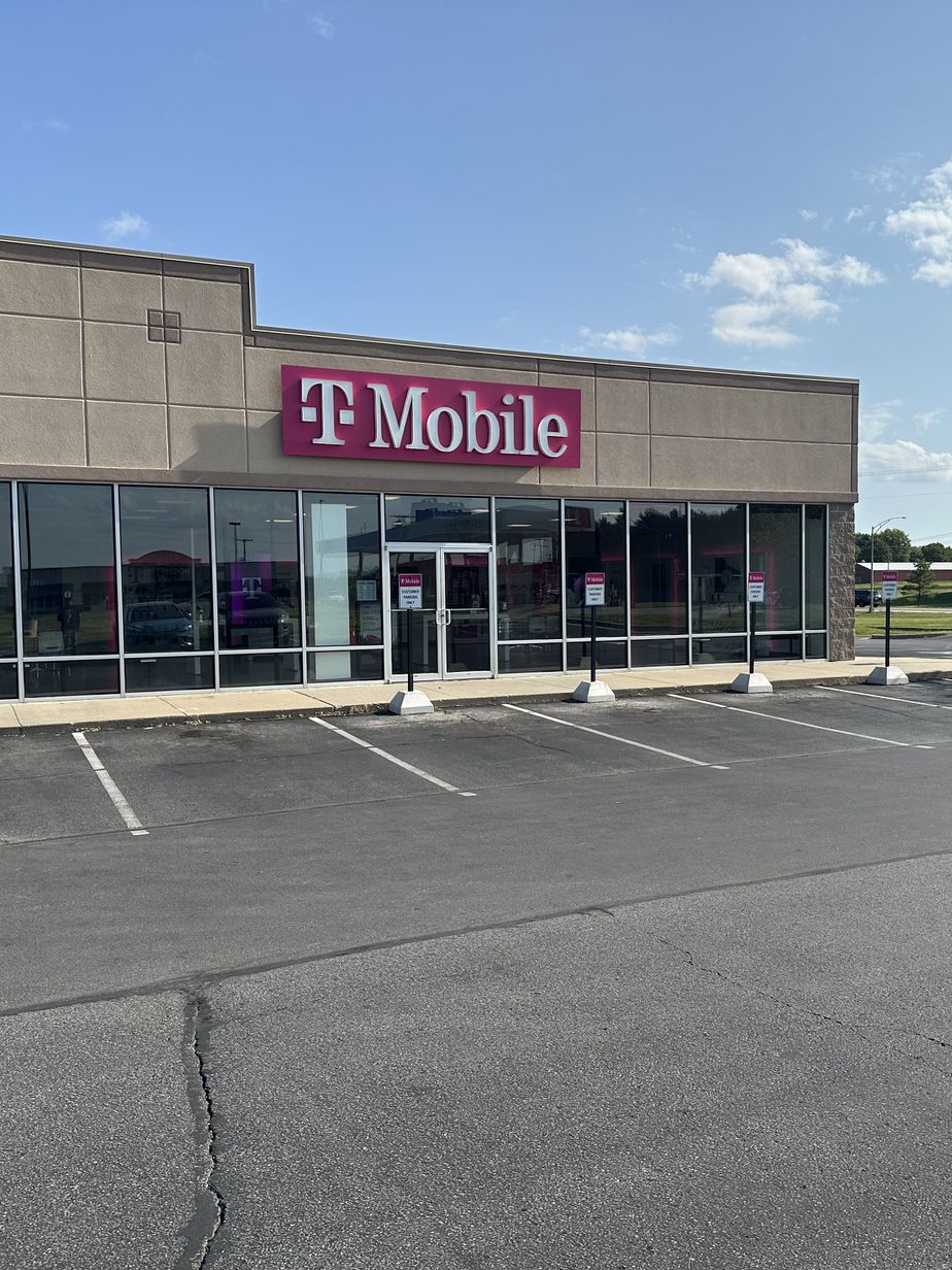 Exterior photo of T-Mobile Store at Cherokee Dr & Walmart Dr, Marshall, MO