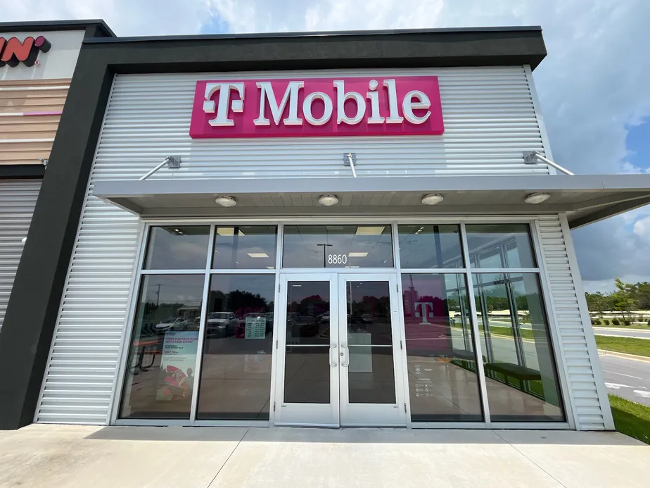  Exterior photo of T-Mobile Store at Navarre Pkwy & Ortega St, Navarre, FL 