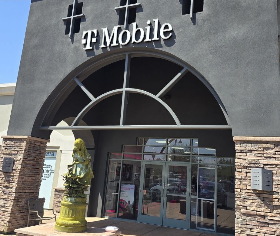 Exterior photo of T-Mobile Store at Saguaro & El Lago, Fountain Hills, AZ