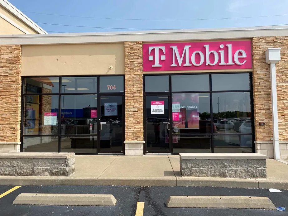 Foto del exterior de la tienda T-Mobile en Karsch Blvd & Weber Rd, Farmington, MO