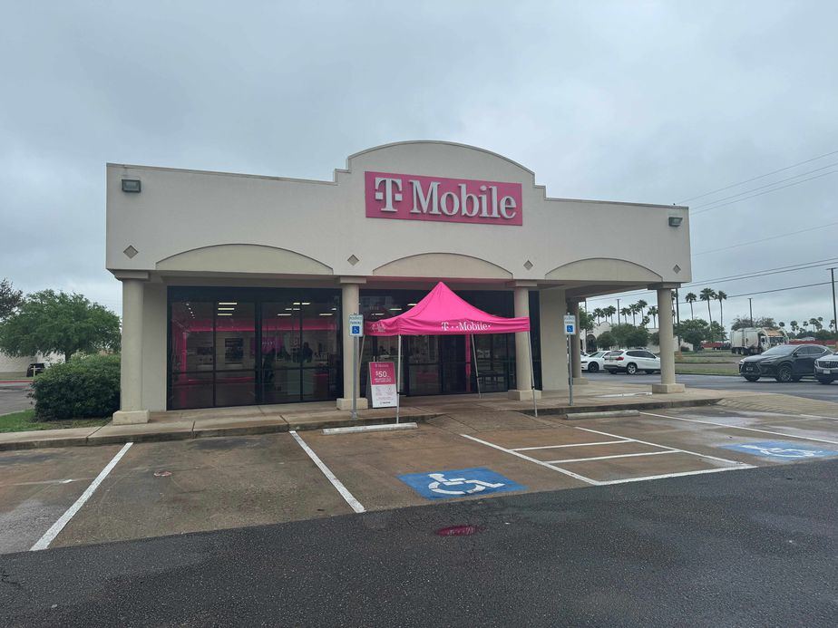 Exterior photo of T-Mobile Store at Town Center, Weslaco, TX