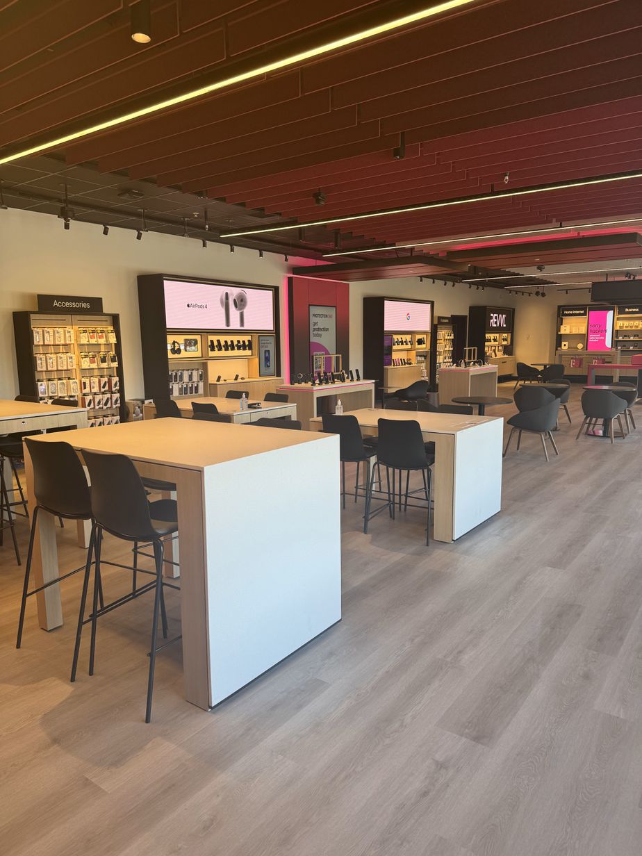 Interior photo of T-Mobile Store at Baltimore Pike & Rt 420, Springfield, PA