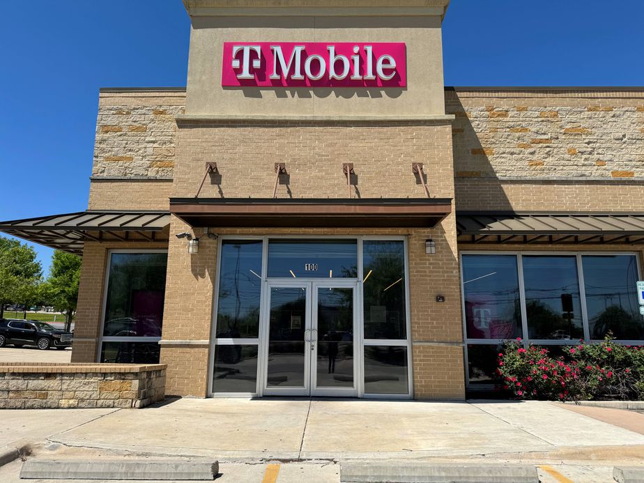 Exterior photo of T-Mobile Store at Fm 685 & E Pflugerville Pkwy, Pflugerville, TX