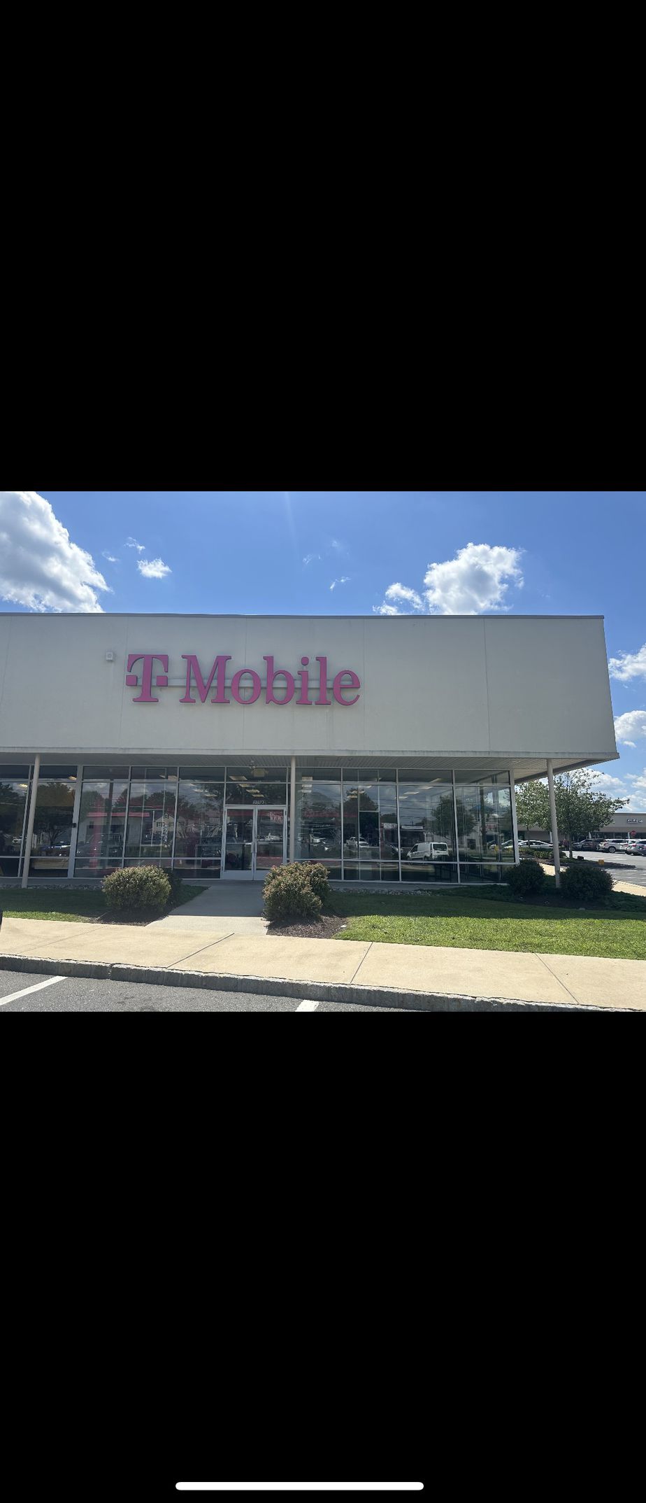 Exterior photo of T-Mobile Store at Nj-33 & Yardville-hamilton Sq Rd, Hamilton, NJ
