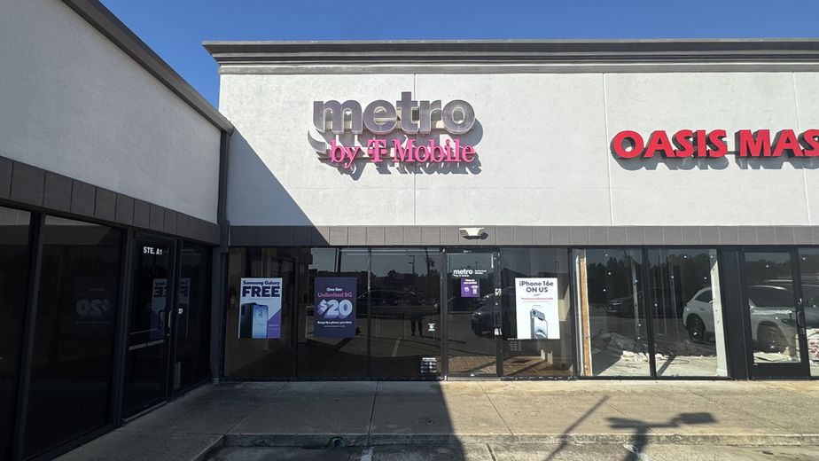 Metro by T-Mobile 32823 FM 2978 Rd - 32823 FM 2978 Rd