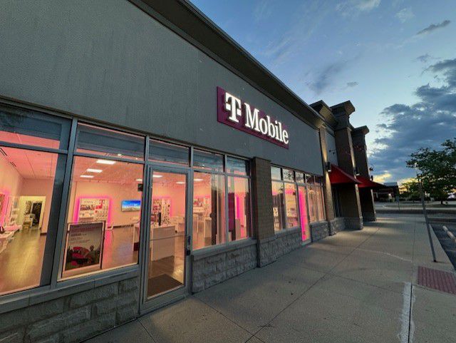 Exterior photo of T-Mobile Store at W Lake St & N Itasca Rd, Addison, IL