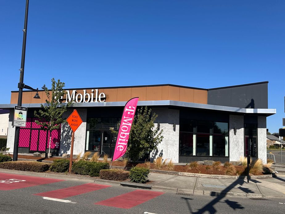 Exterior photo of T-Mobile Store at Rainier & 3rd, Renton, WA