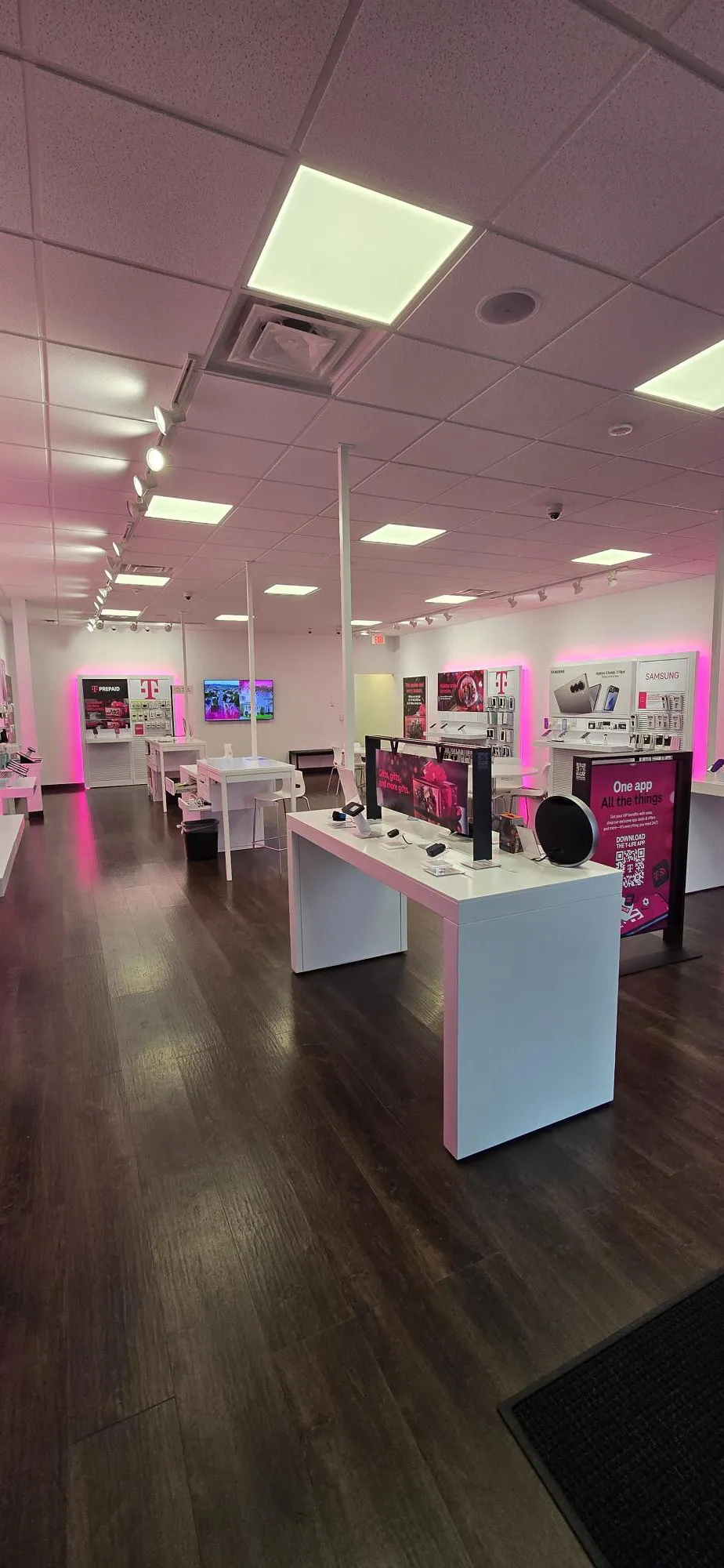  Interior photo of T-Mobile Store at Warrenton & Stafford Lakes, Fredericksburg, VA 