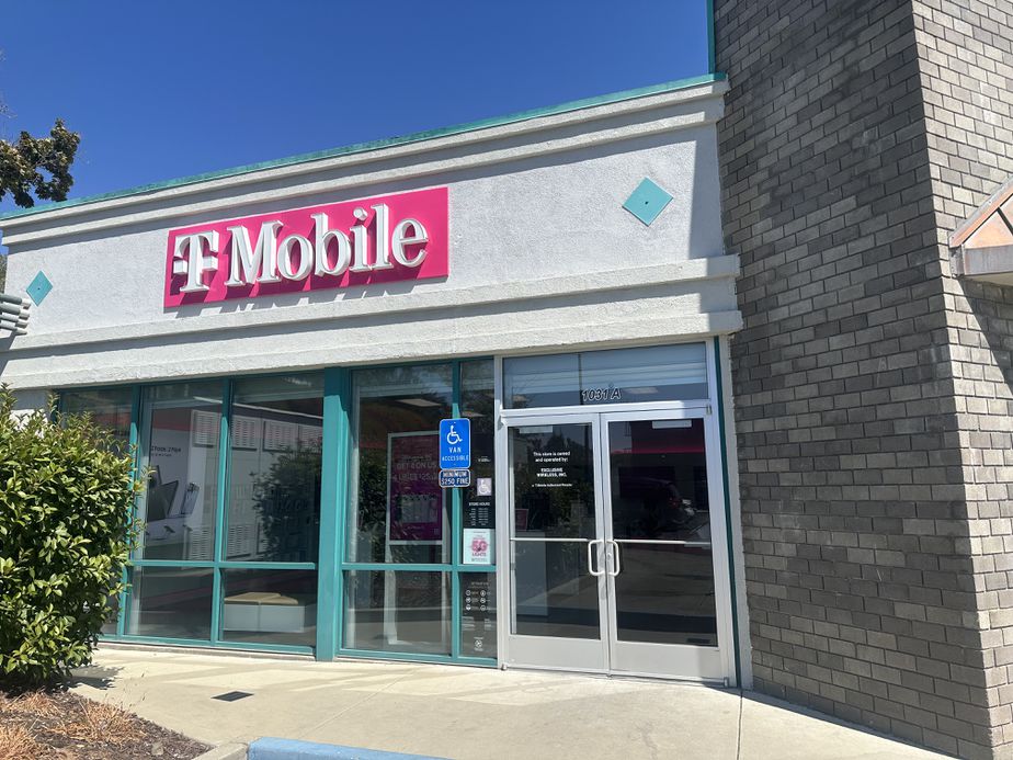 Exterior photo of T-Mobile Store at Sanguinetti & Old Wards Ferry, Sonora, CA