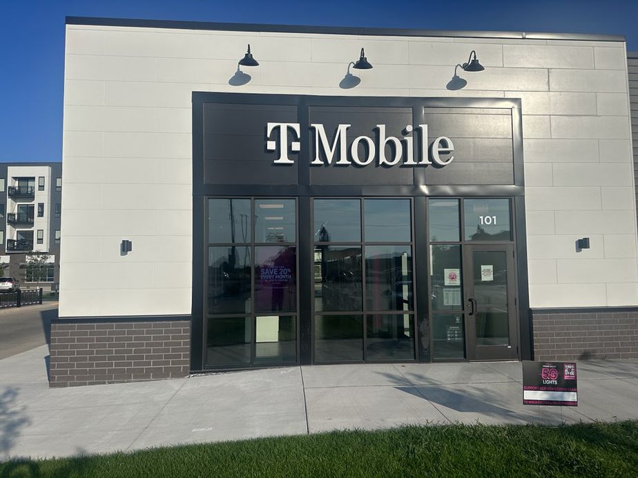 Exterior photo of T-Mobile Store at Veterans Blvd & 26th, Fargo, ND