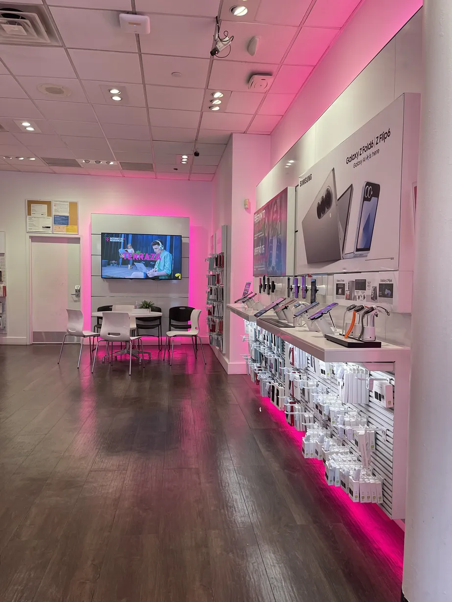  Interior photo of T-Mobile Store at E Fordham Rd & Kingsbridge Rd, Bronx, NY 