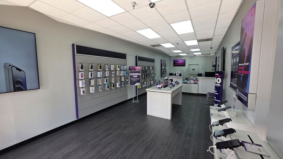 Metro by T-Mobile 1231 E Pioneer Pkwy - 1231 E Pioneer Pkwy 