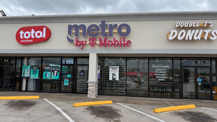Metro by T-Mobile 18 Uvalde Rd - 18 Uvalde Rd 