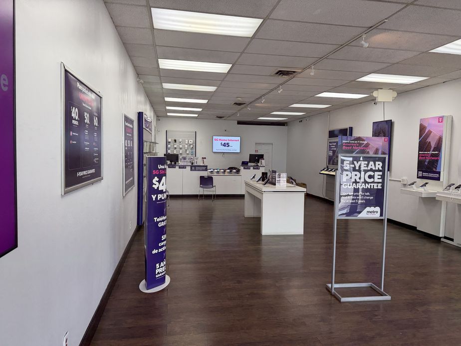 Metro by T-Mobile 3839 S High St - 3839 S High St 