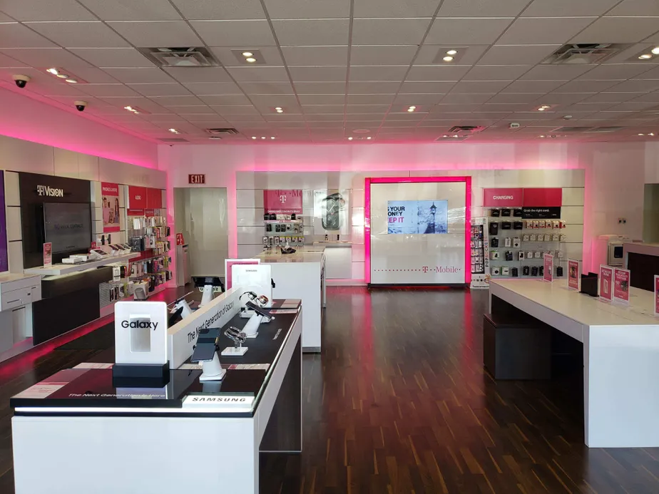 Interior photo of T-Mobile Store at Macdade Blvd & Oak Lane, Collingdale, PA