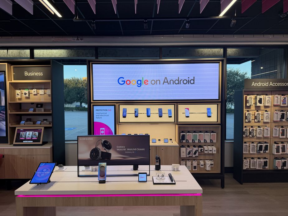  Interior photo of T-Mobile Store at I-45 & Sh 105, Conroe, TX 