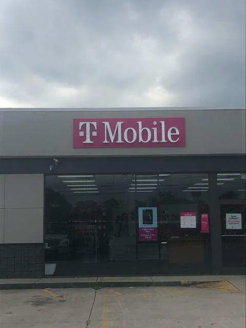 Exterior photo of T-Mobile store at Hwy 321 N & Tn 95, Lenoir City, TN