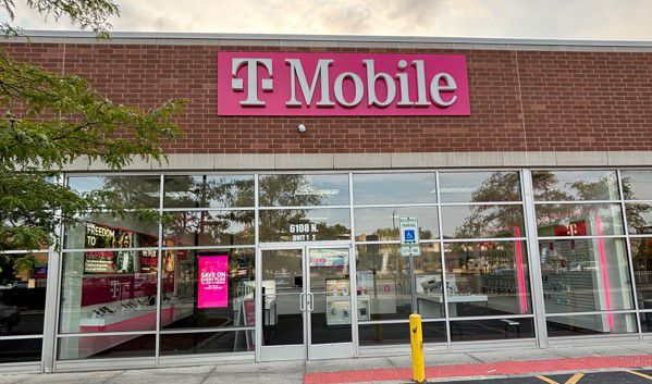 Exterior photo of T-Mobile Store at N Western Ave & W Glenlake Ave, Chicago, IL