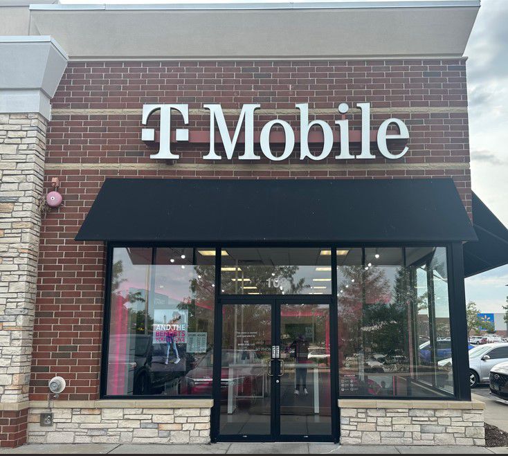 Exterior photo of T-Mobile Store at Kirk & Butterfield, Aurora, IL
