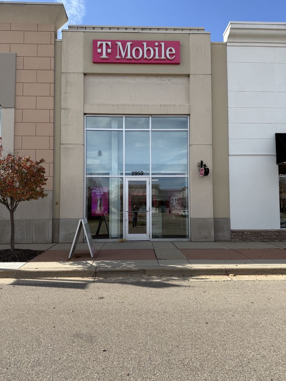 Exterior photo of T-Mobile Store at Lansing Eastwood Towne Center, Lansing, MI