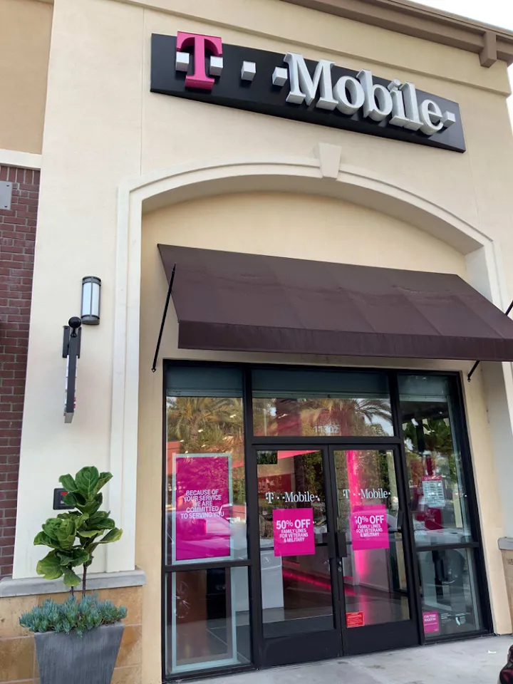 Exterior photo of T-Mobile Store at Gridley & South, Cerritos, CA