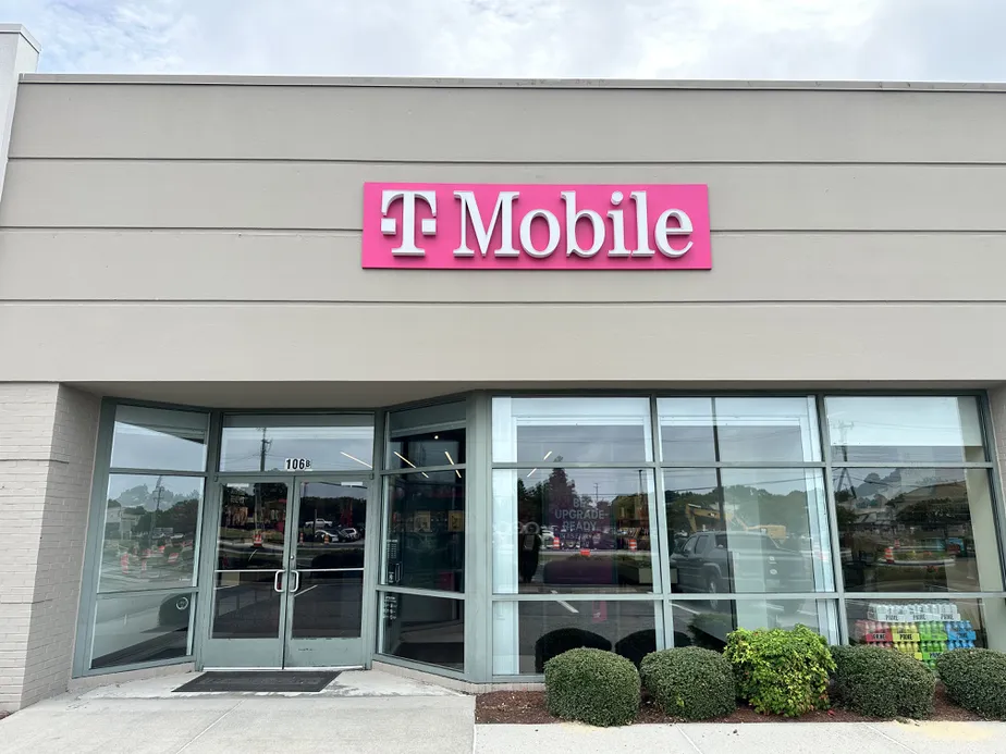 Foto del exterior de la tienda T-Mobile en Hilltop South, Virginia Beach, VA