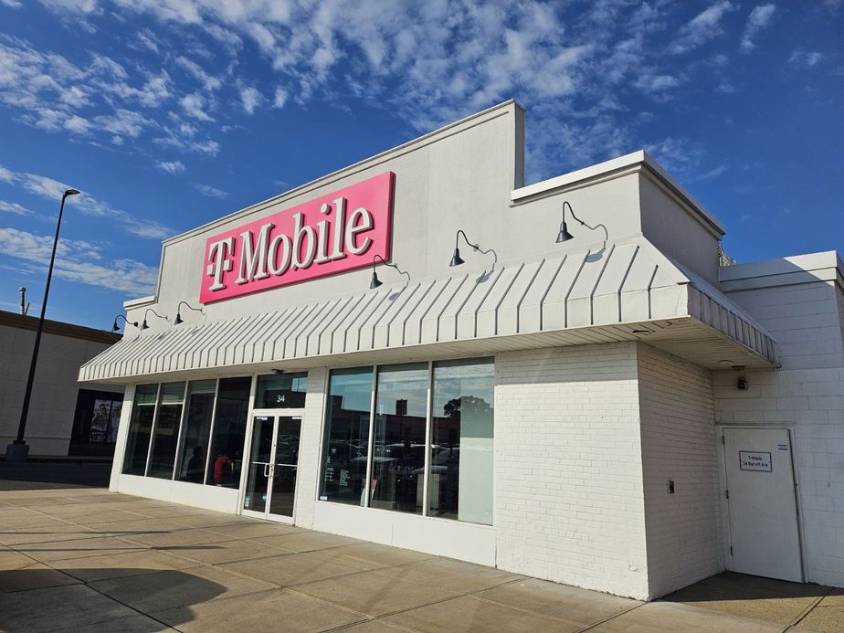  Exterior photo of T-Mobile Store at Forest Ave & Barrett, Staten Island, NY 
