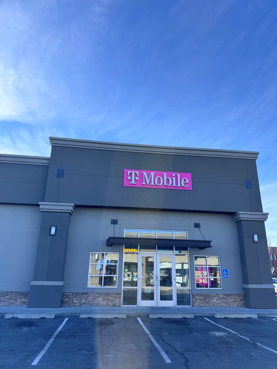  Exterior photo of T-Mobile Store at 3500 S & 3600 W, West Valley City, UT 