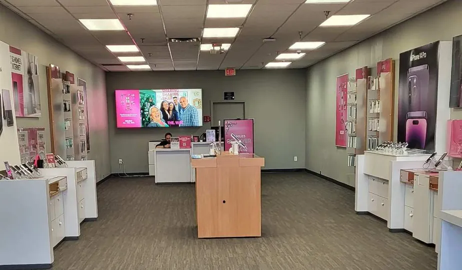 Foto del interior de la tienda T-Mobile en Country Side Plz & Countryside Plz, Mt Pleasant, PA