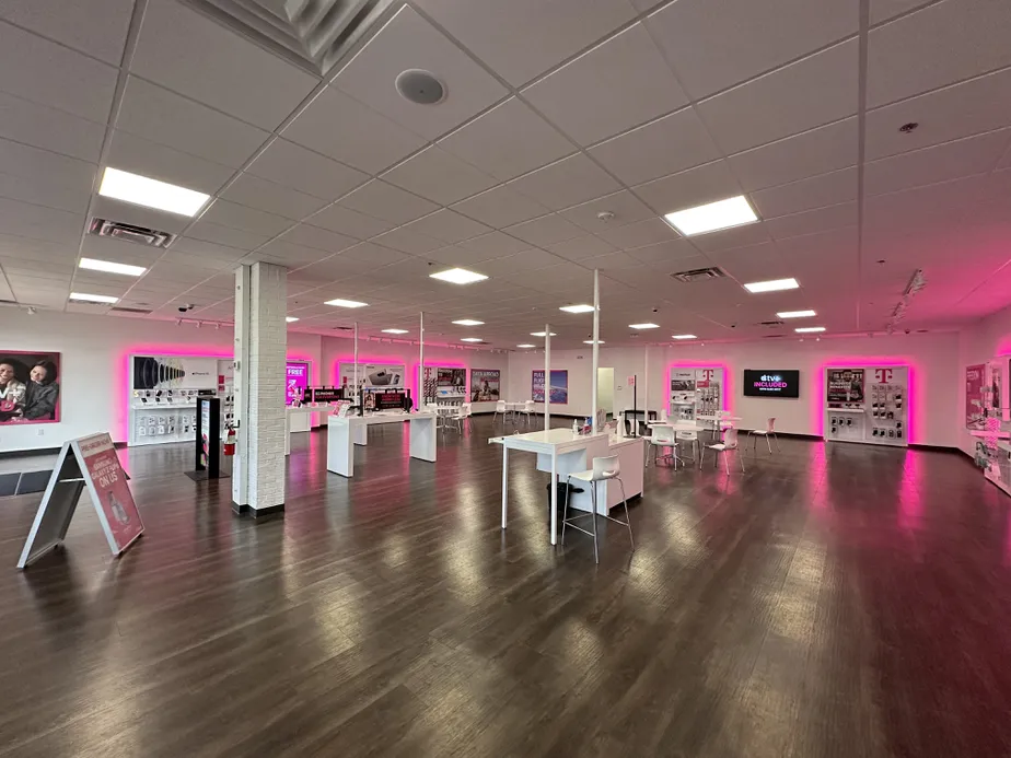  Interior photo of T-Mobile Store at W Broadway & Highland Dr, Columbia, MO 