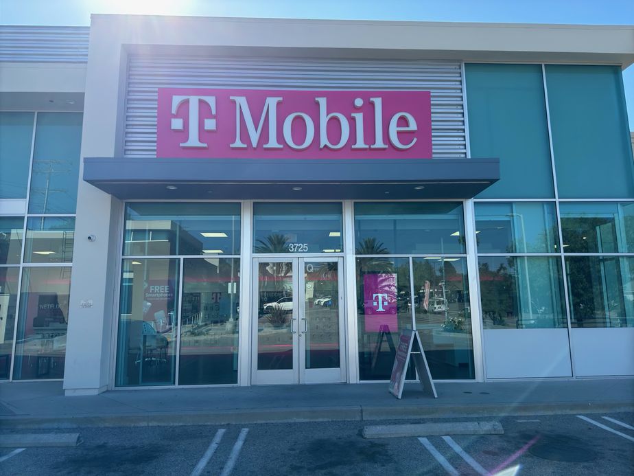 Exterior photo of T-Mobile Store at Foothill Blvd & Boston, La Crescenta, CA