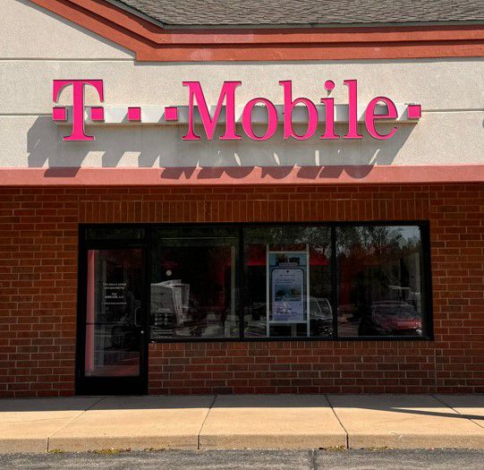 Exterior photo of T-Mobile Store at Northwest Hwy & Route 22, Fox River Grove, IL