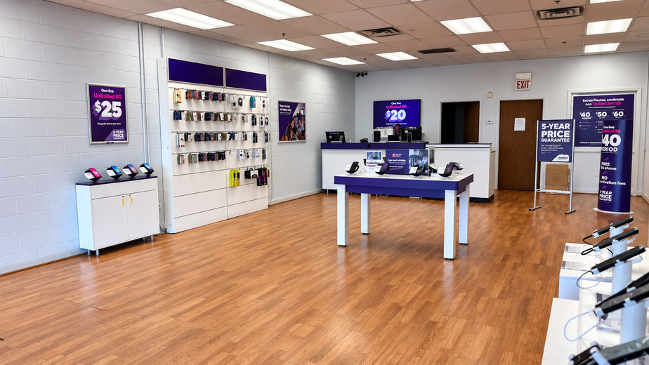 Metro by T-Mobile 521 W Lincoln Hwy - 521 W Lincoln Hwy 