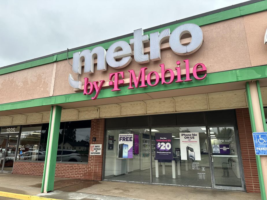 Metro by T-Mobile 1927 W Owen K Garriott Rd - 1927 W Owen K Garriott Rd 