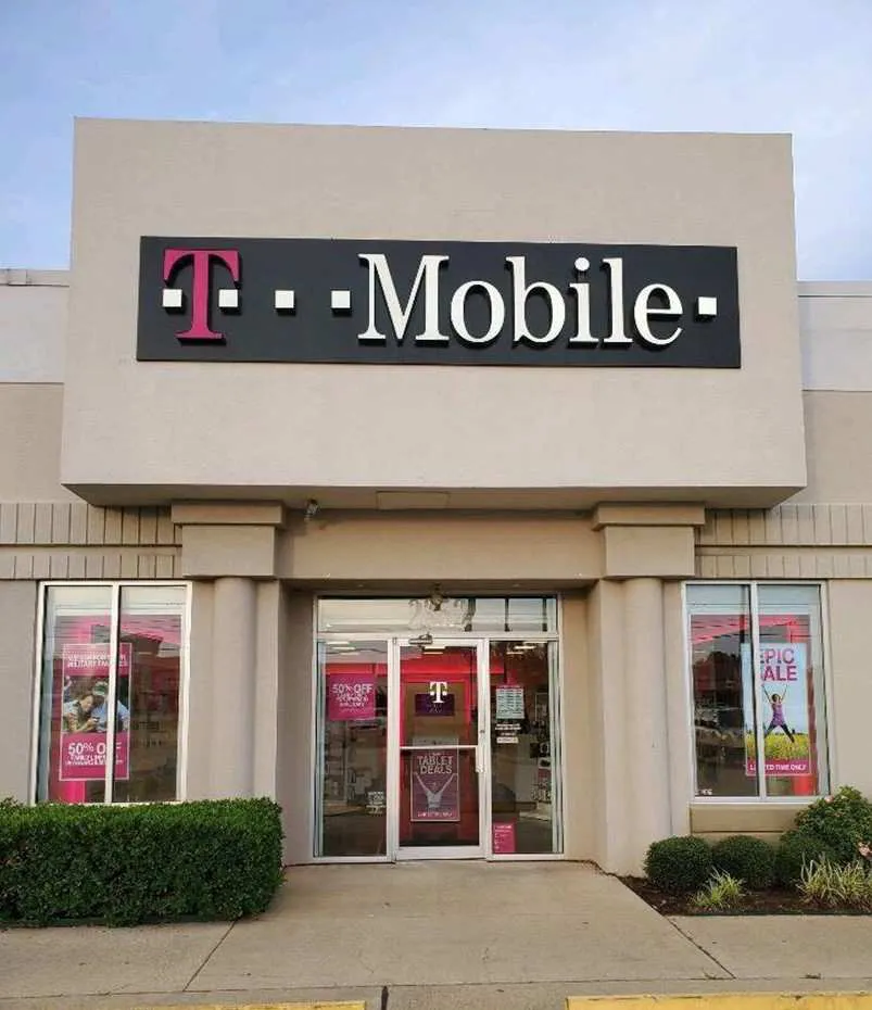 Exterior photo of T-Mobile store at Airline Dr & Douglas Dr, Bossier City, LA