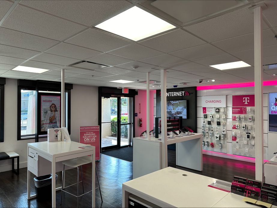  Interior photo of T-Mobile Store at Memorial & Hillsborough, Tampa, FL 