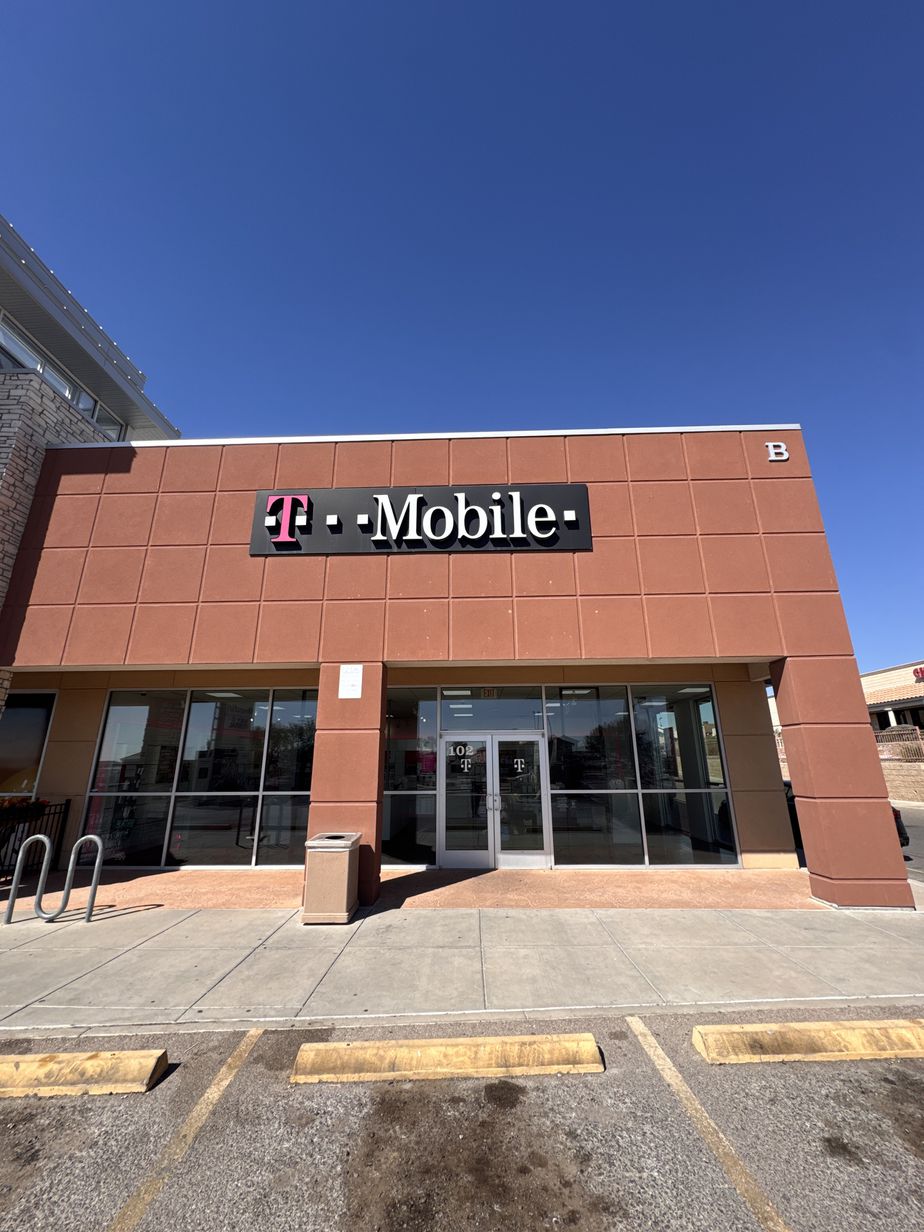 Exterior photo of T-Mobile Store at George Dieter & Rojas, El Paso, TX