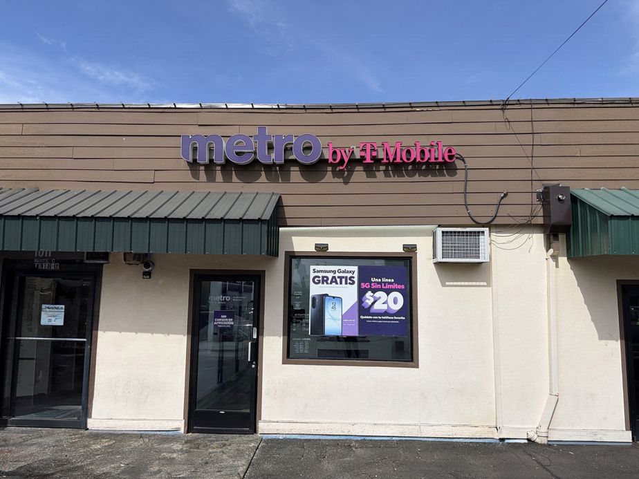 Metro by T-Mobile 1011 Se Walnut St - 1011 Se Walnut St